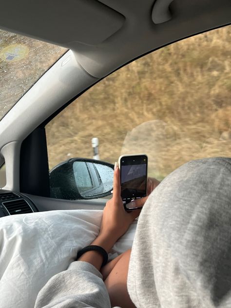 Family Car Trip Aesthetic, Rod Trip Aesthetic, Family Roadtrip Aesthetic, Long Car Rides Aesthetic, Cozy Road Trip, Sleeping In Car, Roadtrip Vibes, Roadtrip Aesthetic, Family Car Trip