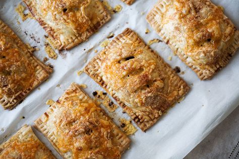 Apple Cheddar Hand Pies Apple Cheddar, Apple Cider Donuts Baked, Hand Pie Recipes, Apple Hand Pies, Classic Apple Pie, Hand Pie, Pop Tart, Pot Pies, Apple Cider Donuts