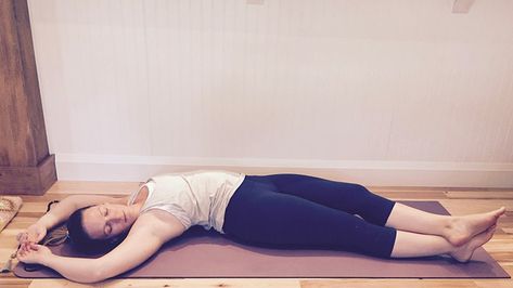 In honor of the Fall Equinox, yin yoga teacher Danielle March offers a sequence to help you gain some perspective and insight on your own summer growth. Yin Yoga Sequence, Yin Yoga Poses, Different Types Of Yoga, Yoga Techniques, Yoga Burn, Yoga Iyengar, Yoga Posen, Practice Yoga, Yoga Journal