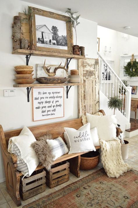 Traditional Farmhouse Decor, Farmhouse Decor Ideas, Farmhouse Interior, Rustic Living Room, Country Farmhouse Decor, Cool Ideas, Retro Home Decor, Rustic Farmhouse Decor, Farmhouse Living