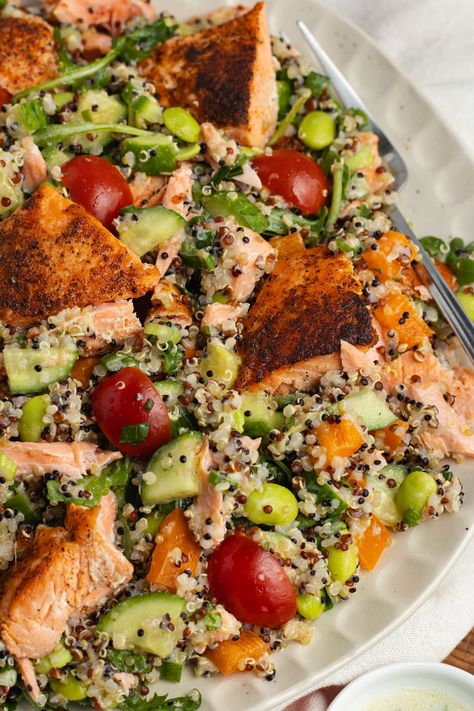 Salmon Quinoa Salad - Sprinkled With Balance Salmon And Quinoa Salad, Salmon Quinoa Bowl Recipes, Spinach Salmon Salad, Quinoa Salad With Salmon, Quinoa Salmon Salad, Cold Salmon Recipes Lunches, Lunch To Go Ideas, Quinoa Dinners, Kinoa Salad