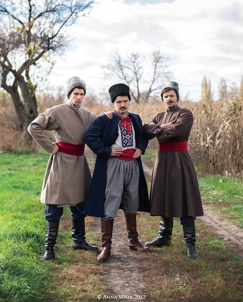 Ukrainian Traditional Clothing Men, Folk Photoshoot, Traditional Ukrainian Clothing, Polish Folk Costume, Traditional Clothing Around The World, Folklore Fashion, Slavic Folklore, Ukrainian Clothing, Ethno Style