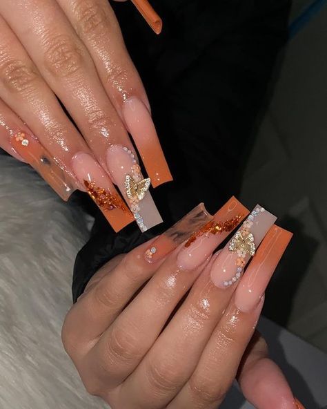 #follow #nailart #nailsofinstagram #nails #acrylicnails #beautyblog #longnails #blogging #blogger #blog Glitter Nail Ideas, Encapsulated Nails, Plain Nails, Ombre Nails Glitter, Nails Today, Nails Design With Rhinestones, Fall Acrylic Nails, Shiny Nails, Long Acrylic Nails Coffin