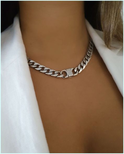 Silver Curb Chain Necklace, Chunky Chain Necklace Outfit, Silver Necklaces Layered, Statement Silver Necklace, Silver Chain Jewelry, Chunky Silver Necklace, Thick Necklace, Cuban Chain Necklace, Curb Chain Necklace