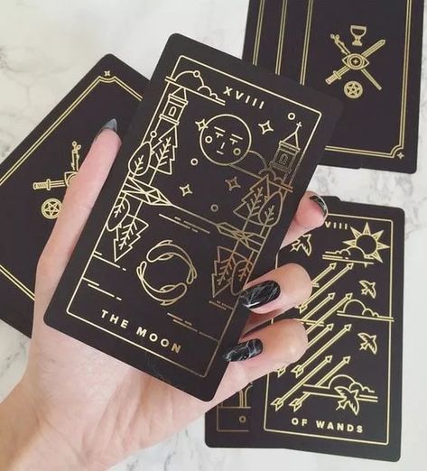 Gold Tarot Cards, Kartu Tarot, 카드 디자인, Tarot Cards Art, Tarot Learning, Tarot Card Decks, Tarot Art, Cards Art, Witch Aesthetic