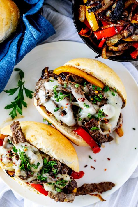 Cheesy Sandwich, Philly Cheese Steak Recipe, Cheesesteak Recipe, Cheese Steak Sandwich, Griddle Recipes, Casual Entertaining, Sliced Steak, Cheese Steak, Philly Cheese