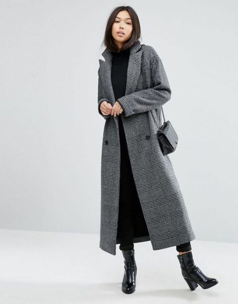 long-gray-check-coat Checked Coat Outfit, Grey Coat Outfit, Boyfriend Coat, Long Grey Coat, Minimalist Moda, Long Winter Coats Women, Pijamas Women, Checkered Coat, Checked Coat