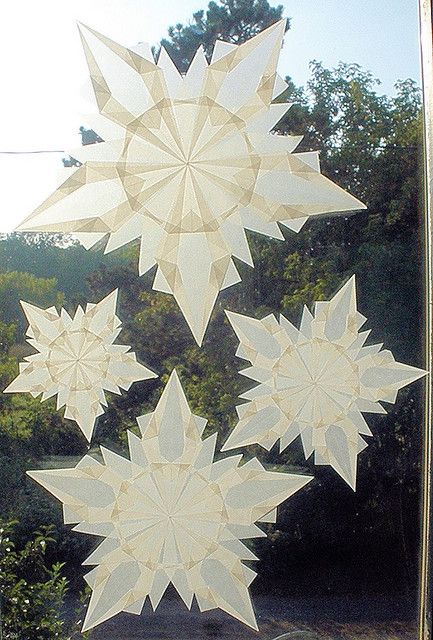 4 White Snowflake Stars for Winter and Christmas Decorations Waldorf Crafts, Folding Origami, Selling Handmade Items, Origami Stars, Paper Snowflakes, Paper Stars, Waldorf Inspired, White Snowflake, Kirigami