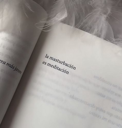 foto aesthetic de una pagina de un libro que dice “la masturbacion es meditación” New Me, Vision Board, Cards Against Humanity, Human, Instagram