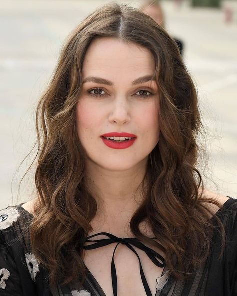 Kiera Knightly, Kathleen Turner, Deep Set Eyes, Jean Claude Van Damme, Keira Knightly, British Women, Chanel Cruise, Hollywood Actress, Keira Knightley