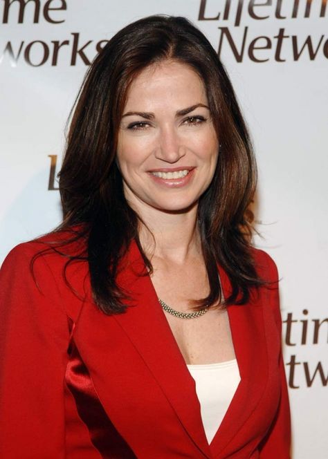 Kim Delaney is an American actress best known for her starring role as Detective Diane Russell on the ABC drama television series, NYPD Blue, for which she has won an Emmy Award. Wikipedia Lip Job, Kim Delaney, David Burton, Nypd Blue, Fabulous 50, Army Wives, Sarah Burton, Army Life, Army Wife