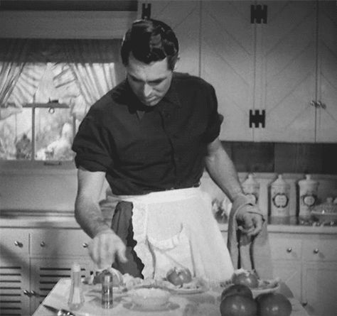 Pin for Later: 23 Things That Make a Guy Irresistibly HOT When he can cook. Klasik Hollywood, Cooking Photography, Damian Wayne, Cary Grant, Jason Todd, Clark Kent, A Guy Who, Classic Films, Vintage Hollywood