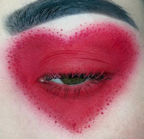 Eye Heart Makeup, V Day Makeup Looks, Heart Eye Makeup Look, Heart Makeup Aesthetic, Heart Makeup Look, Heart Eye Makeup, Bridgerton Brunch, Red Lashes, Heart Shaped Makeup