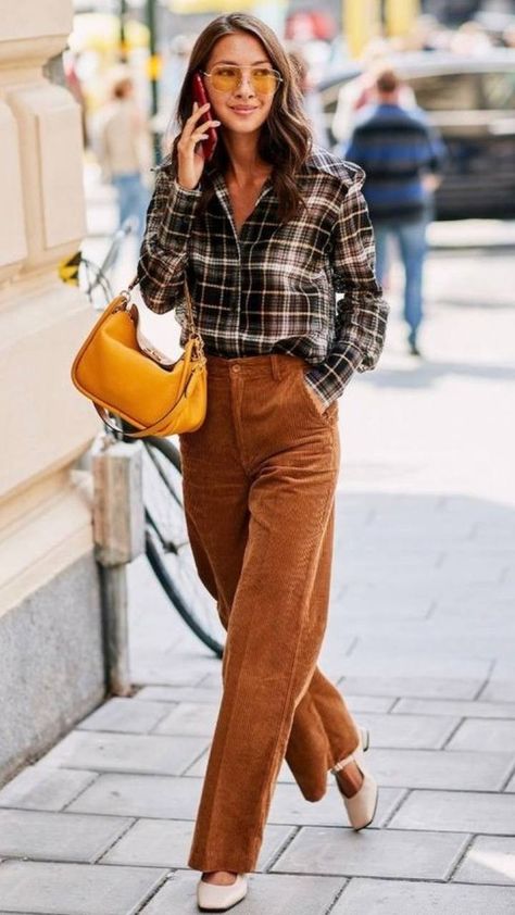 Stockholm Fashion Week, Capsule Wardrobe Work, Outfit Inspiration Fall, Stockholm Fashion, Spring Street Style, Casual Work Outfits, 가을 패션, Fashion Week Street Style, Flared Jeans