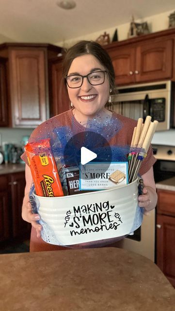 605 Dietitian on Instagram: "You are Appreciated Smores than You Know!! My personal favorite gift from this week! ❤️  What s’mores add in do you like?   #fyp #foryoupage #giftideas #giftgiving #teacherappreciationweek #daycareappreciation #nurseappreciation #gifts #viralvideos #nutrition #newmom #giftingideas #smores" S’mores Silent Auction Basket, S'more Raffle Basket, Wax Warmer Gift Basket Ideas, S’mores Gift Ideas, S’mores Raffle Basket, Smores Raffle Basket Ideas, S’more Gift Basket Ideas, S’mores Gift Basket Diy, S’mores Fundraiser Basket