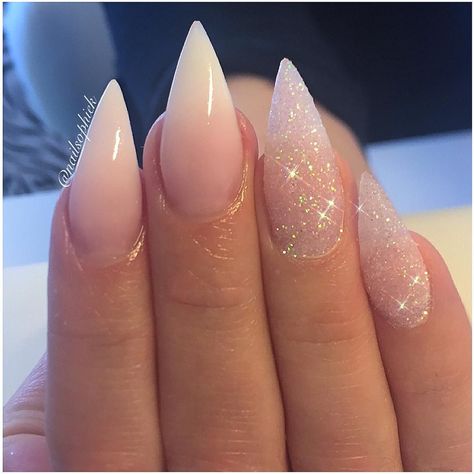 Neutral Stilleto Nails Designs, Trendy Nails Stiletto, Nails Birthday, Pointy Nails, Modern Nails, Stiletto Nails Designs, Basic Nails, Crystal Nails, Dream Nails