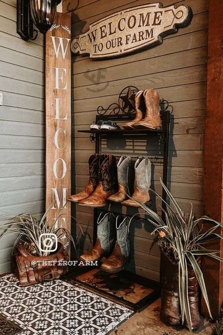 Southwestern Bedroom, Southern Porches, Boot Rack, Black Forest Decor, Western Home, Country Porch, Star Boots, Forest Decor, Western Front