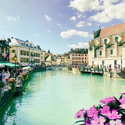 Vannes France, Going To Japan, Lakeside Restaurant, Lake Annecy, Annecy France, Mountain Backdrop, Medieval City, Japanese Phrases, Tourist Office