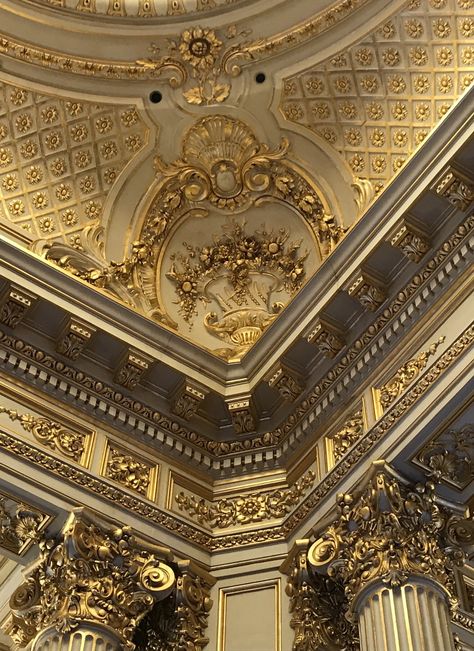 Mansion Palace, Palace Ceiling, Classic Interior Design Luxury, Palace House, Baroque Interior Design, Classic House Interior Design, Palace Interior, Jeezy, Castle Aesthetic