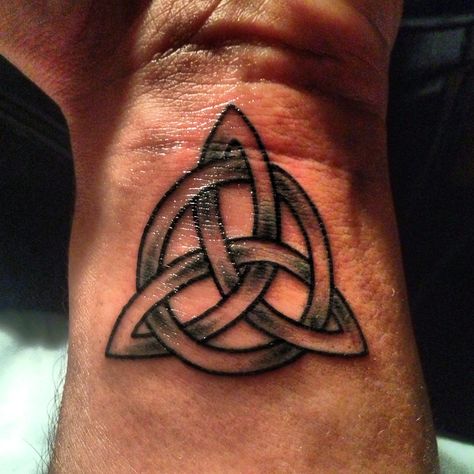 New tattoo triquetra symbol charmed Ancient Symbols Tattoo, Triquetra Tattoo, Tatto Designs, Symbol Tattoos With Meaning, Celtic Tattoos For Men, Trinity Tattoo, Charm Tattoo, Shamrock Tattoos, Celtic Knot Tattoo