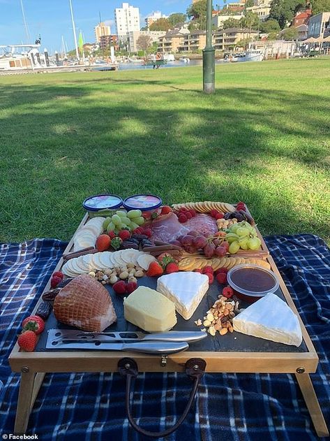 Mother uses two $15 Kmart tray tables to build an ingenious picnic 'basket' | Daily Mail Online Best Picnic Basket, Picnic Tray Ideas, Small Picnic Ideas, Renata Core, Picnic Basket Aesthetic, Picnic Basket Ideas, Valentine Core, Picnic Hacks, Picnic Food List