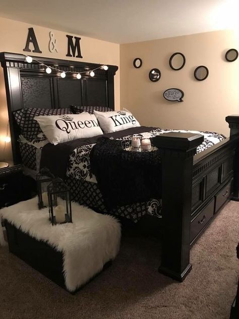 Couples Room, Black And White Bedroom, Girly Tingz, King Bedding, Black Bedroom Furniture, Bedroom Decorations, Bedrooms Decor, Bedroom Decorating Ideas, Decorating Styles