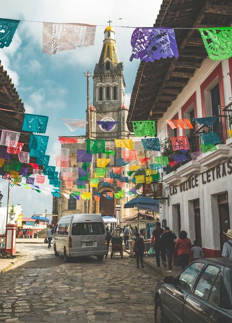 🇲🇽 Cuetzalan, Mexico 🌿✨ Cobblestone streets, cascading waterfalls, and vibrant culture—Cuetzalan is Mexico’s mountain treasure! 🌟 Must-Do’s: 🌊 Discover stunning waterfalls like Las Brisas 🎭 Experience the traditions of the Nahua people ☕ Savor locally grown coffee at a plantation ✨ Save this for your next Mexican adventure! #cuetzalanmexico #visitmexico #magicaltown #travelgoals Cascade Waterfall, Visit Mexico, Locally Grown, Travel Goals, Social Media, Mexico