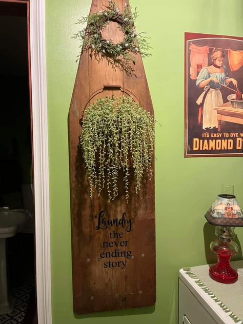 Painted Ironing Board, Wood Ironing Boards, Vintage Ironing Boards, Wooden Ironing Board, Unfitted Kitchen, Ironing Board, Vintage Diy, Repurposed Items, Laundry Room Decor