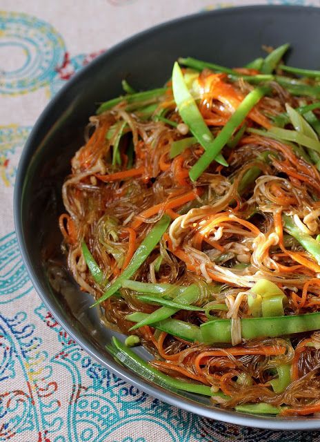 Karen's Kitchen Stories: Stir-Fried Cellophane Noodles with Enoki Mushrooms... Enoki Mushroom Recipe, Noodles Korean, Glass Noodles Recipe, Mushroom Recipes Vegan, Vermicelli Recipes, Cellophane Noodles, Enoki Mushrooms, Mushroom Recipes Healthy, Kitchen Witch Recipes