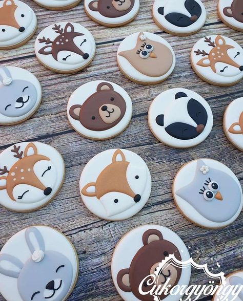 Fox Decorated Cookies Royal Icing, Forest Animal Cookies Woodland Creatures, Deer Decorated Cookies, Forest Animal Cookies, Forest Theme Cookies, Woodland Royal Icing Cookies, Fox Sugar Cookies, Woodland Creature Cookies, Woodlands Cookies