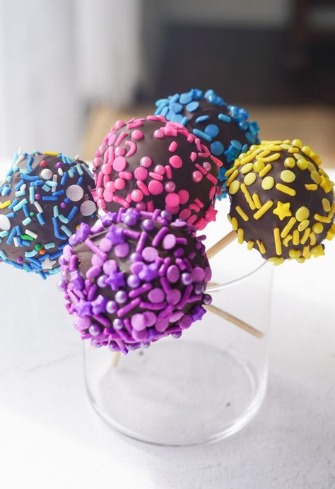 Cake Pops - PlantYou Vegan Cake Pops, Scrappy Cooking, Healthy Dessert Options, Vegan Holiday Recipes, Plant Based Desserts, Healthy Plant Based Recipes, Healthy Vegan Desserts, Leftover Cake, Types Of Chocolate