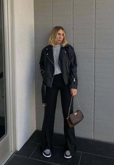 Biker Jacket Outfit Women, Kelsey Diprima, Leather Jacket Styles, Womens Leather Jacket Outfit, Biker Jacket Outfit, Suede Jacket Outfit, Naik Motor, Black Leather Jacket Outfit, Jacket Outfit Women