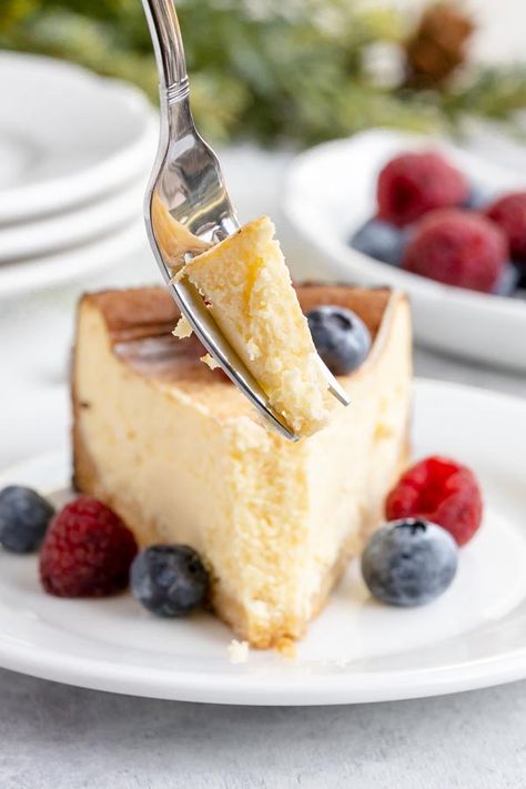 Keto New York Cheesecake, Keto Focus, Best Keto Desserts, Low Sugar Dinners, Low Carb Greek Yogurt, Low Sugar Diet Recipes, Dinner Recipes Healthy Low Carb, Sugar Free Cheesecake, Low Carb Low Fat Recipes