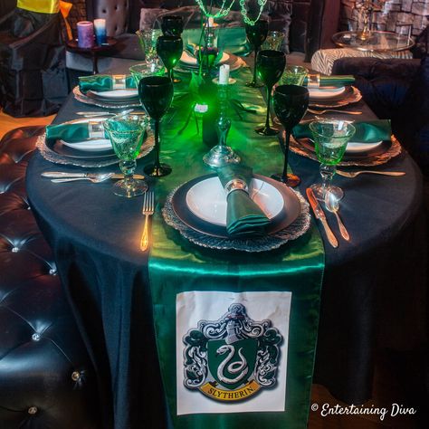 Awesome green and silver Slytherin house table decorations for a Harry Potter party. I love the printable house crest. #entertainingdiva #harrypottertable  #harrypotterparty #tablesettings #tablescape #harrypotterparty Harry Potter Table Decor, Slytherin Wedding, Harry Potter House Colors, Harry Potter Table, Lace Candle Holders, Hogwarts Great Hall, Harry Potter Christmas Decorations, Printable House, Cumpleaños Harry Potter