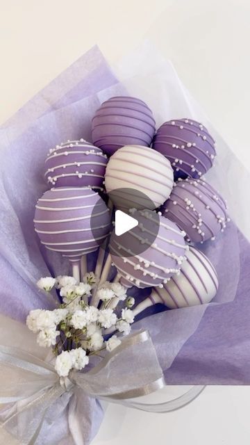 Cakepop Bouquet Diy, Cake Pop Bouquet Birthday, Cake Pop Bouquet Diy, Cake Pops Bouquet, Cake Pops Designs, Purple Cake Pops, Flower Cake Pops, 2023 Birthday, Cake Pop Bouquet