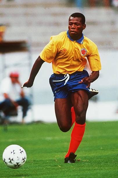 Faustino Asprilla of Colombia in 1993. Colombia Football, Everton Fc, Football Players, Ronaldo, Football, Running, Sports, Quick Saves, American Football