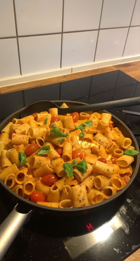 Pasta Snap, Delicacy Food, Food Drink Photography, Healthy Lifestyle Food, Healthy Food Motivation, Food Goals, Dinner Dishes, Food Obsession, Living Food