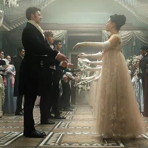 Bridgerton Dance Scene, Bridgerton Ball Aesthetic, Bridergton Aesthetic, Royal Ball Aesthetic, The Bridgertons Aesthetic, Bridgerton Videos, Bridgeton Aesthetic, Bridgertons Aesthetic, Cinematography Aesthetic