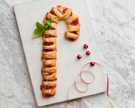 Recipe of the Day: Pizza Candy Cane Crescent | Look again: This savory candy cane-shaped appetizer is filled with all the fixings of a pepperoni pizza. A sweet basil bow is the perfect finishing touch. Crescent Recipes, Easy Holiday Recipes, Crescent Roll Recipes, Crescent Dough, Smitten Kitchen, Christmas Appetizers, Simple Holidays, Crescent Rolls, Rolls Recipe