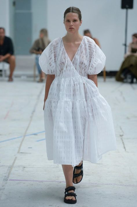 Cecilie Bahnsen Copenhagen Spring 2019 collection, runway looks, beauty, models, and reviews. Cecile Bahnsen, Cecilie Bahnsen, Copenhagen Style, Copenhagen Fashion Week, Fashion Show Collection, Fashion Mode, Autumn Fashion Women, Spring Summer Fashion, Women Collection