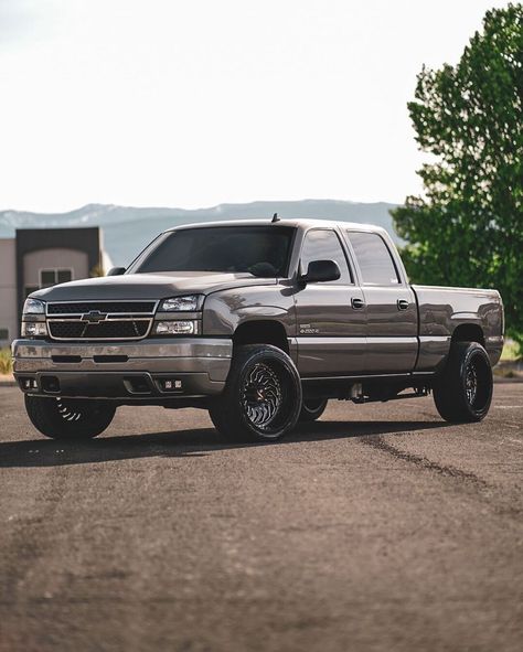 Lbz Duramax Trucks, Cateye Chevy, Truck Lift Kits, Chevy 2500hd, Truck Photography, Winter Truck, Chevy Duramax, Truck Diy, Chevy Diesel Trucks