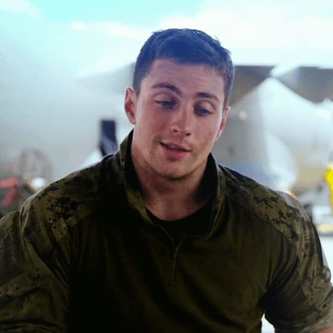 Aaron Taylor-Johnson as William Rollins in Chatroom (2010) Aaron Taylor Johnson Short Hair, Aaron Taylor Johnson Gifs, Aaron Taylor Johnson Godzilla, Aron Taylor Johnson, Aaron Taylor Johnson Quicksilver, Tyler Johnson, Taylor Johnson, Aaron Johnson, Smile Gif