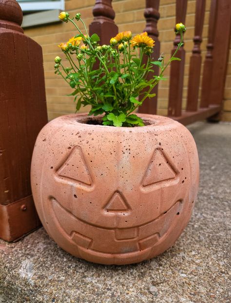 Diy Cement Pumpkin Planter, Concrete Pumpkin Planter, Cement Pumpkin Planter, Concrete Pumpkins Diy, Halloween Planter Ideas, Crafts Witchy, Fall Diy Crafts, Pumpkin Planters, Cement Pumpkins