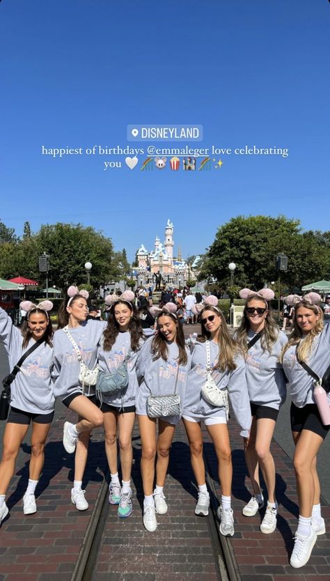 Disney World Aesthetic Outfits, Disney Picture Ideas Instagram, Disney World Pictures Ideas, Disney Codes, Disney World Birthday, Disney World Aesthetic, Disney Movie Collection, Disney Poses, Disney Trip Outfits