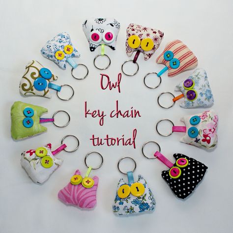 creative confetti: Owl Key Chain Tutorial Giveaway Chain Tutorial, Penanda Buku, Quick And Easy Crafts, Craftwork Cards, Owl Pattern, Owl Crafts, Easy Craft Projects, Bag Charms, Easy Craft