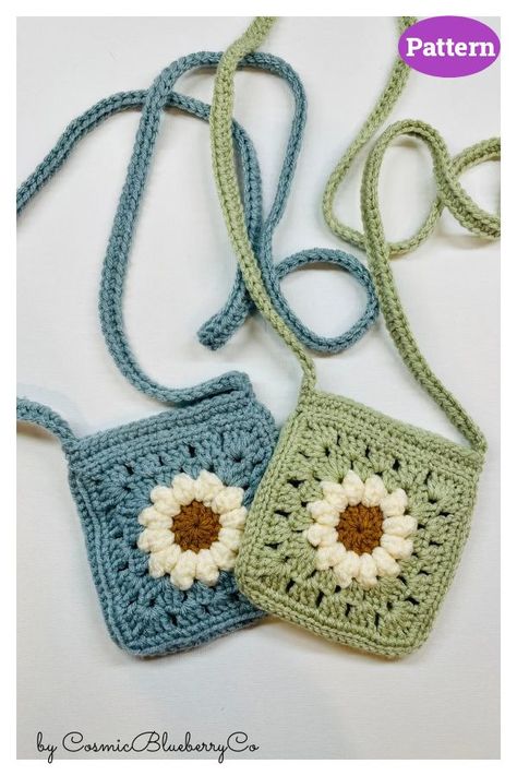 Daisy Crossbody Purse Crochet Pattern Crochet Ipad Case, Crochet Small Bag, Purse Crochet Pattern, Sac Granny Square, Motifs Granny Square, Granny Square Haken, Daisy Crochet, Purse Crochet, Crochet Mignon