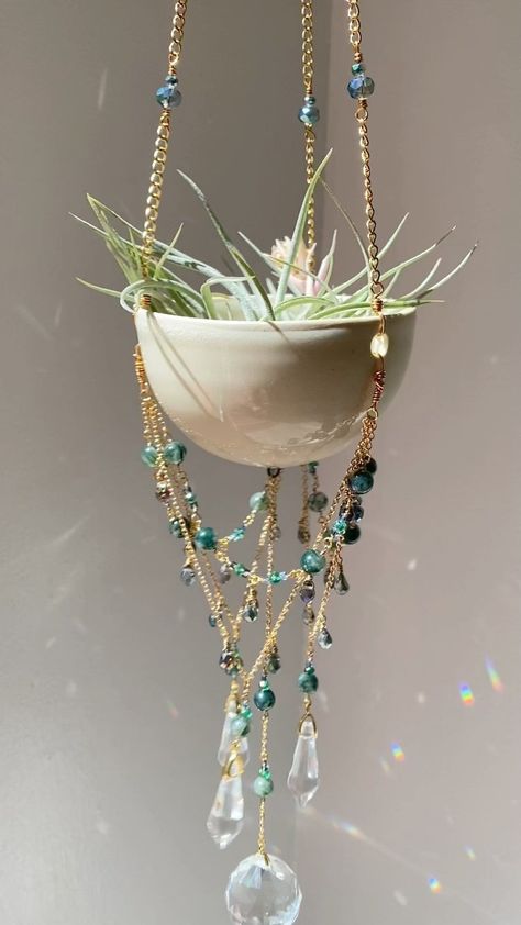 Diy Suncatcher Planter, Serotonin Decor, Glass Bead Crafts, Plant Accessories, Plant Decoration, Plant Jewelry, Hanging Plants Indoor, House Plants Decor, Pretty Plants