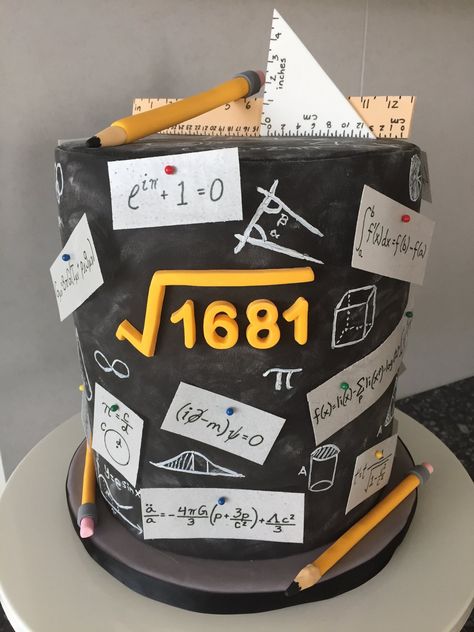 Math Teacher Birthday Cake, Math Cakes Design, Maths Birthday Cakes, Math Themed Cake, Math Birthday Cakes, Teacher Cakes Ideas, Math Themed Party, Maths Cake Design, Math Cake Ideas Birthday