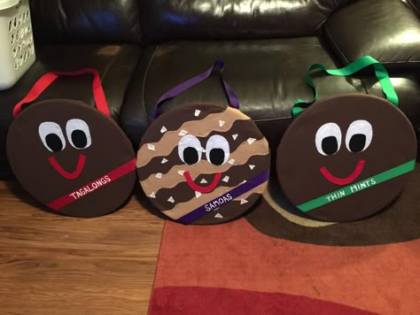 Girl Scout Cookie Booth Decorations, Girlscout Booth Ideas, Girl Scout Booth Decorations, Girl Scout Cookie Badge Activities, Girl Scout Cookie Wagon Ideas, Girl Scout Cookie Crafts, Cookie Booth Decorations, Girl Scout Cookie Costume, Girl Scout Cookie Booth Ideas