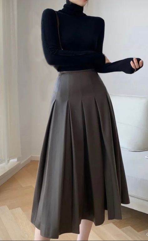 High Waisted Pencil Skirt Long, Black Turtleneck With Long Skirt, Long Skirt Pleated Outfit, Long Box Pleated Skirt, Black Turtleneck With Skirt, Turtleneck With Long Skirt, Black Turtleneck And Skirt, Black Turtleneck Outfit Skirt, Long Skirt And Turtleneck Outfit